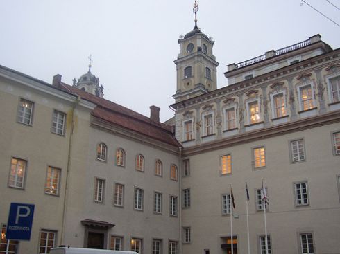 Mokslinių darbų rašymo verslas uždraustas, bet klesti
